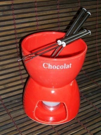 Fondue Set mit 4 Gabeln für Schokolade in rot oder weiß